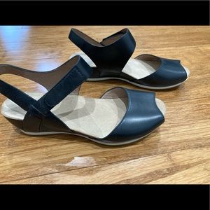 Dansko Leather Vera Peep Toe Wedge Sandal - 36 - 5.5/6 (brand new)